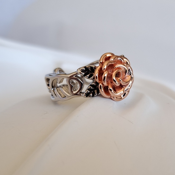 925 Silver/Rose Gold Floral Ring - Picture 6 of 7
